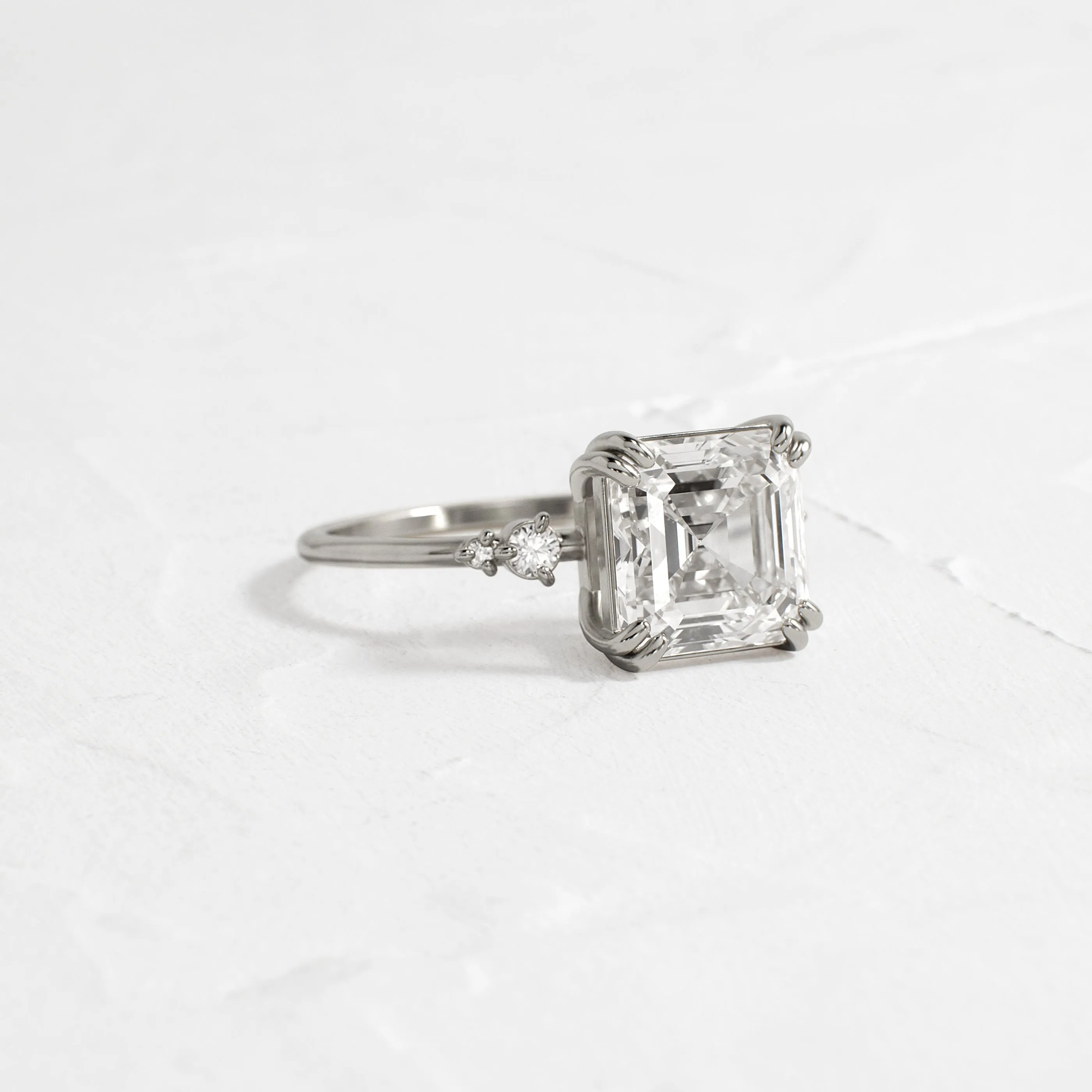 Pictorial Ring, Asscher Cut