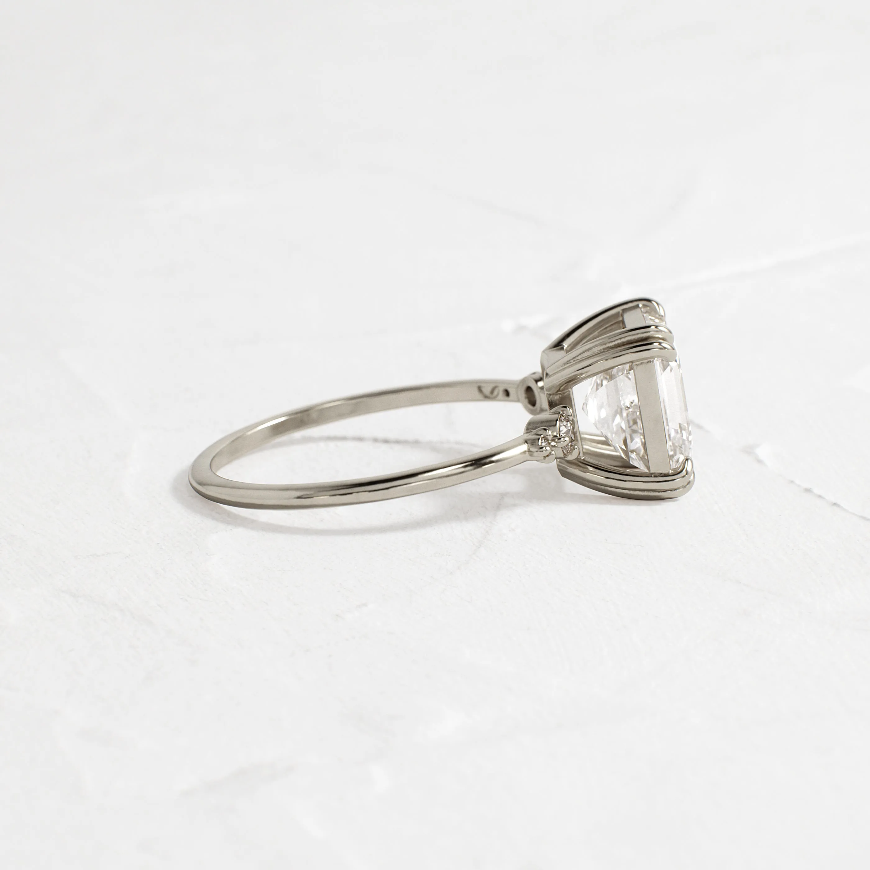 Pictorial Ring, Asscher Cut