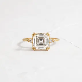 Pictorial Ring, Asscher Cut