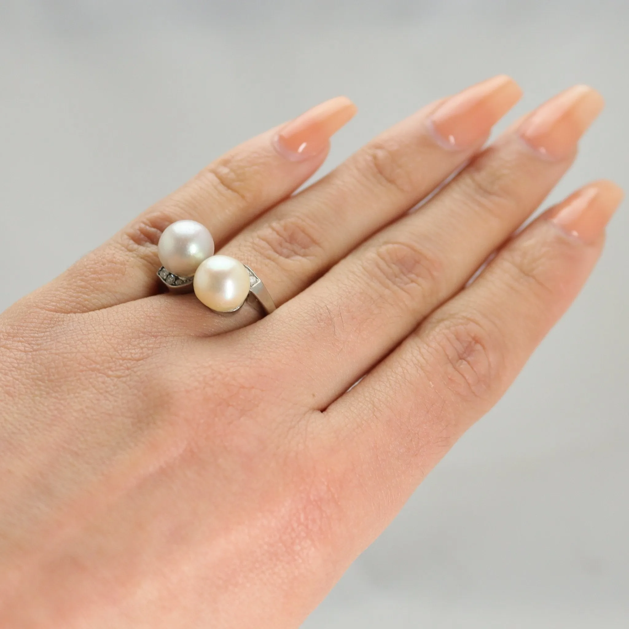 Vintage Cultured Pearl Cross Over Ring.