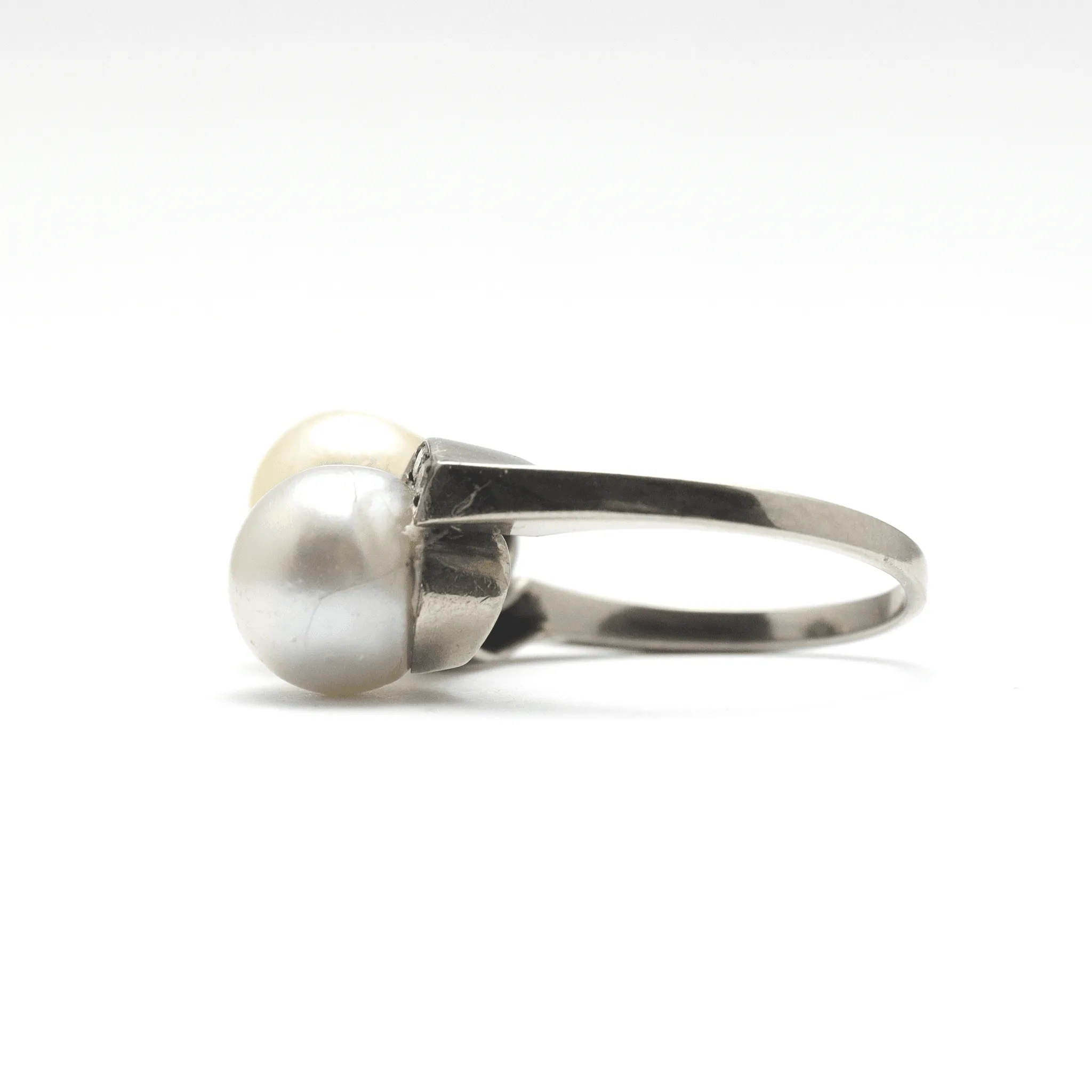 Vintage Cultured Pearl Cross Over Ring.