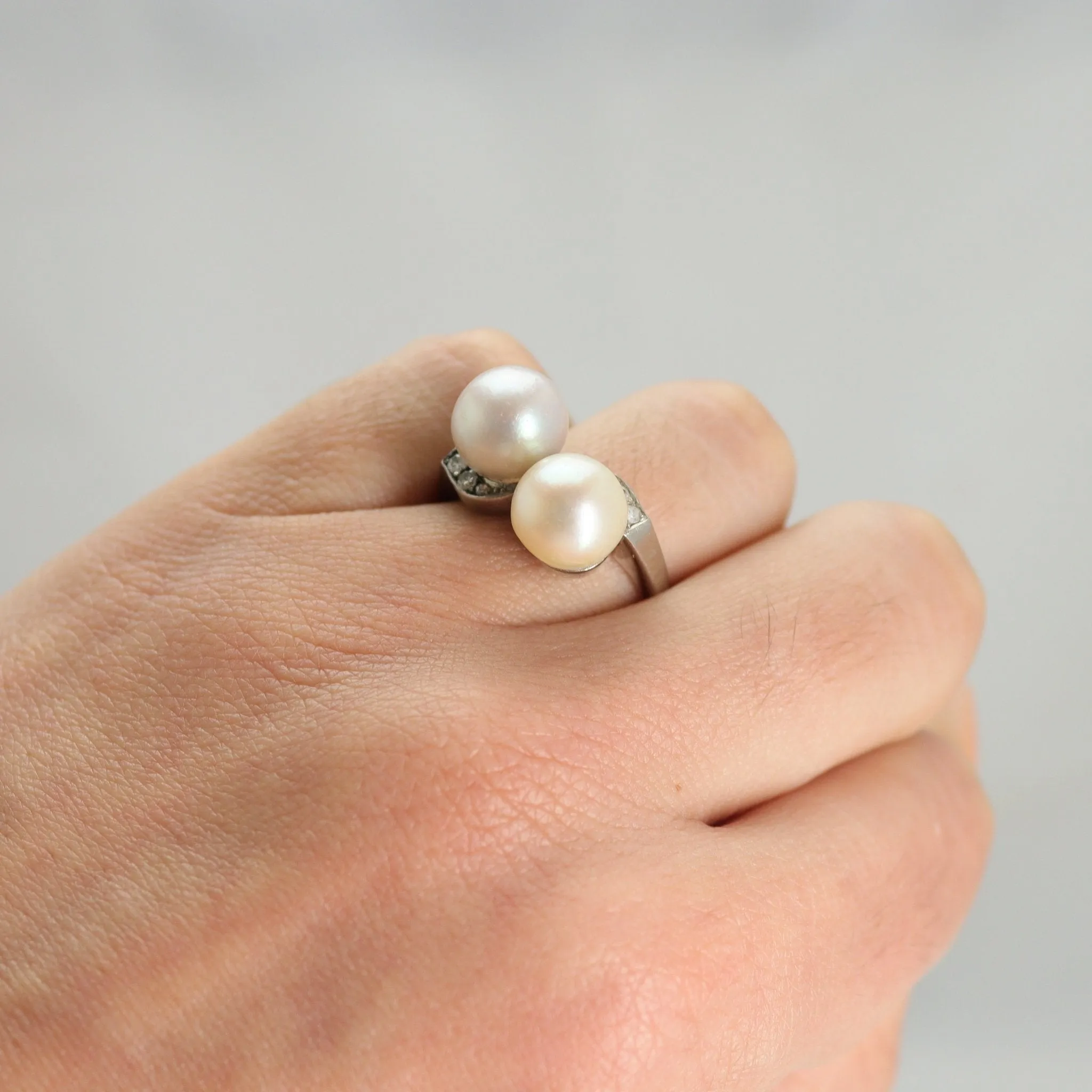 Vintage Cultured Pearl Cross Over Ring.