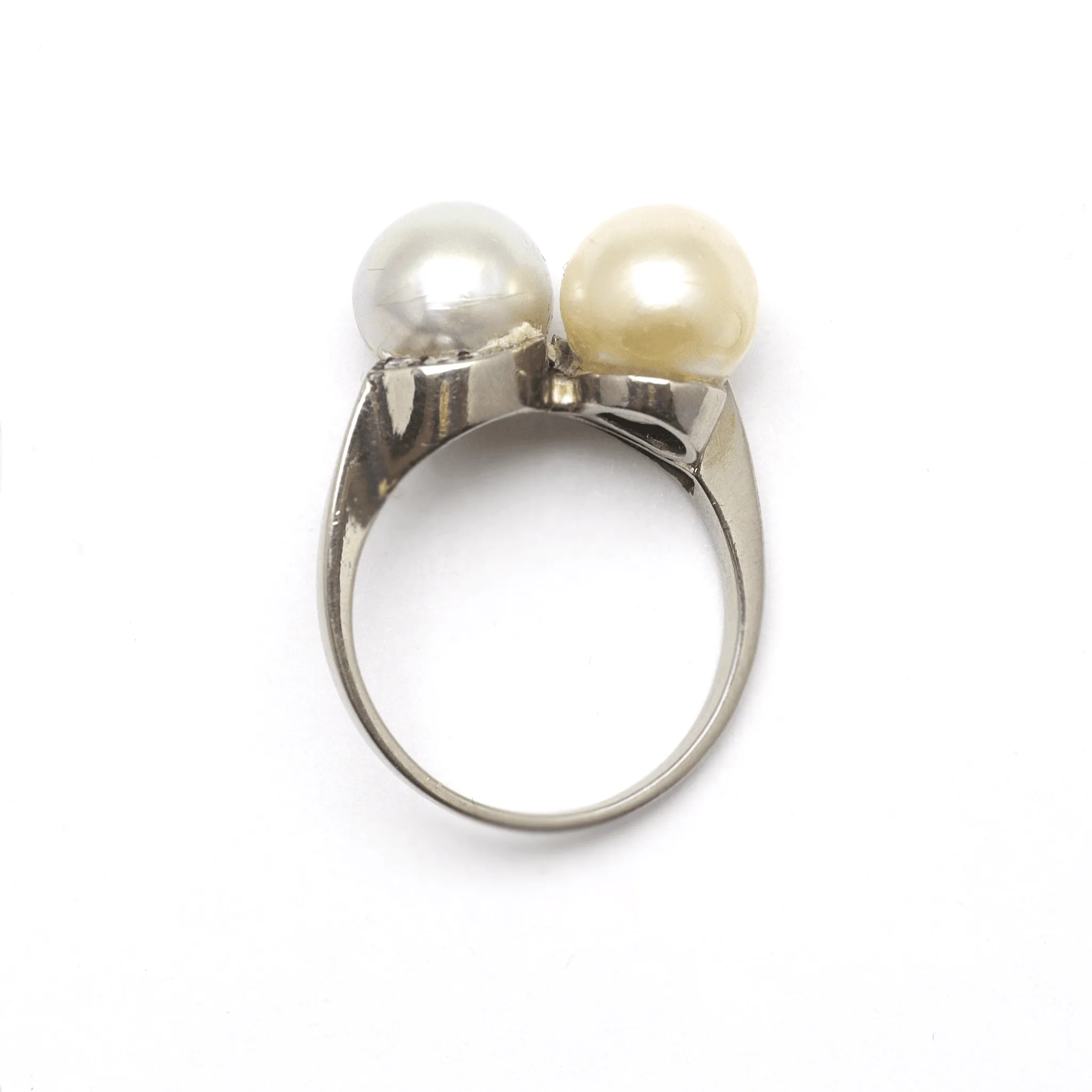 Vintage Cultured Pearl Cross Over Ring.